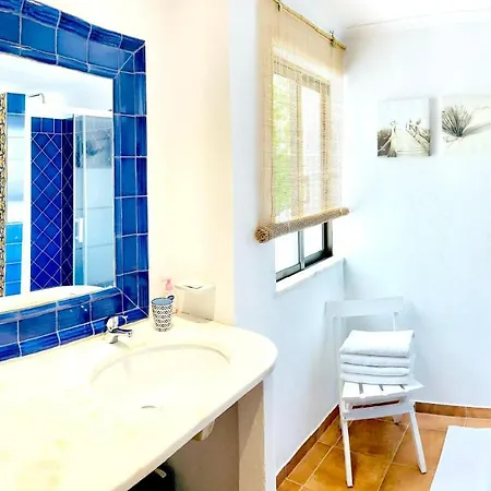 2 Bedrooms With Sea View Shared Pool And Enclosed Garden At Carvoeiro Apartment *