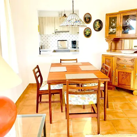 2 Bedrooms With Sea View Shared Pool And Enclosed Garden At Carvoeiro Apartman *
