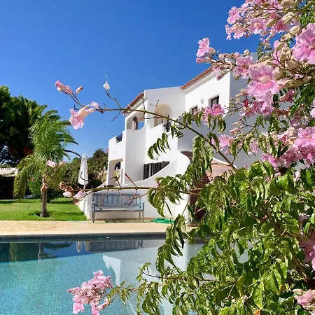 Lägenhet 2 Bedrooms With Sea View Shared Pool And Enclosed Garden At Carvoeiro *